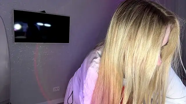 Snapshot of Between_Eeys chatting on March 1, 2026, 3:56 pm Between Eeys online show from March 1, 2026, 3:56 pm