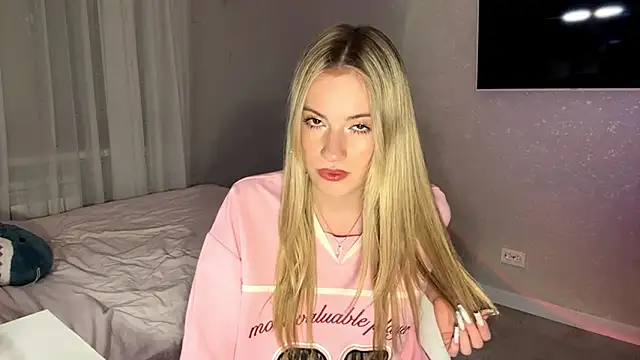 Snapshot of Between_Eeys chatting on February 2, 2026, 5:12 pm Between Eeys online show from February 2, 2026, 5:12 pm