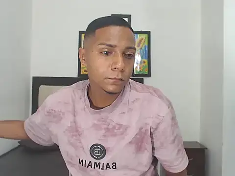 Snapshot of hotboyluxe chatting on February 15, 2026, 11:31 am hotboyluxe online show from February 15, 2026, 11:31 am