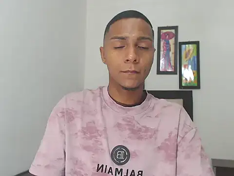 Snapshot of hotboyluxe chatting on February 15, 2026, 3:40 am hotboyluxe online show from February 15, 2026, 3:40 am