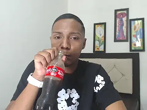 Snapshot of hotboyluxe chatting on February 18, 2026, 2:53 am hotboyluxe online show from February 18, 2026, 2:53 am