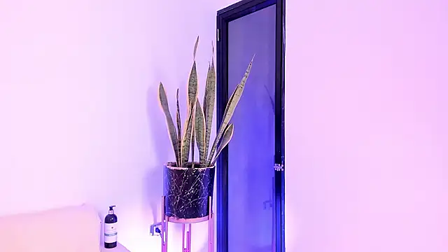 liorah wolf online show from March 13, 2026, 8:03 pm