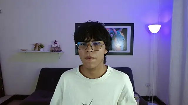 Snapshot of Maecum18 chatting on February 18, 2026, 9:33 pm Maecum18 online show from February 18, 2026, 9:33 pm