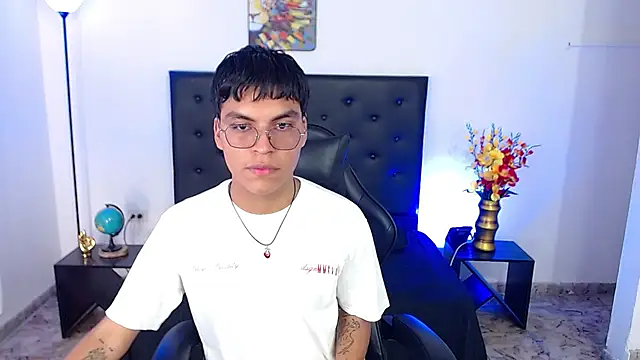 Maecum18 online show from June 1, 2026, 9:03 pm