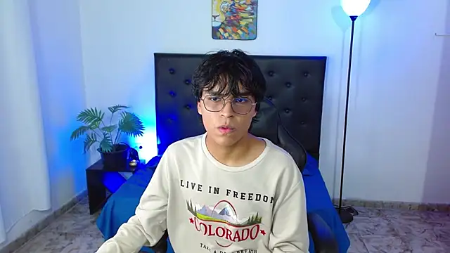 Snapshot of Maecum18 chatting on February 7, 2026, 9:45 pm Maecum18 online show from February 7, 2026, 9:45 pm