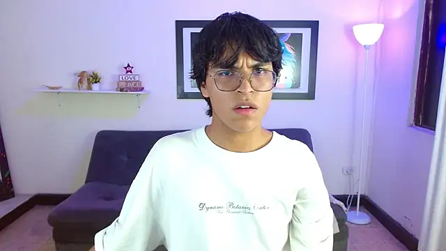 Snapshot of Maecum18 chatting on February 17, 2026, 8:50 pm Maecum18 online show from February 17, 2026, 8:50 pm