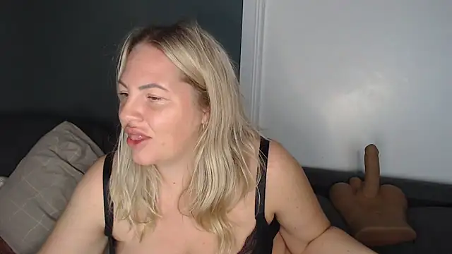 Snapshot of Amanda_Norsk chatting on February 16, 2026, 8:40 pm Amanda Norsk online show from February 16, 2026, 8:40 pm