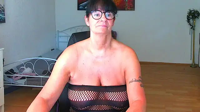 Sylly online show from May 26, 2026, 6:33 am