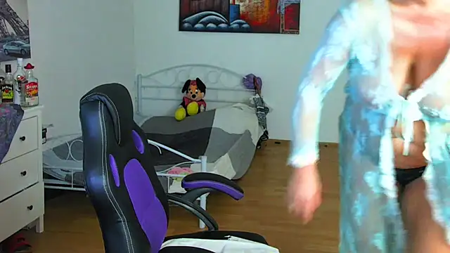 Sylly online show from October 7, 2025, 7:09 am