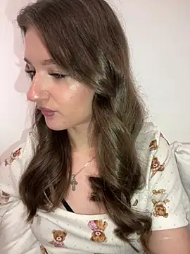 Green eyes lady online show from February 1, 2026, 11:52 am