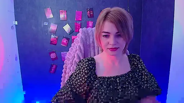 Snapshot of CuttieEmma chatting on February 13, 2026, 12:38 pm CuttieEmma online show from February 13, 2026, 12:38 pm