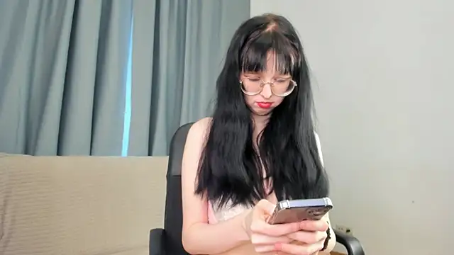 Snapshot of CosmicGleam chatting on April 28, 2026, 2:43 pm CosmicGleam online show from April 28, 2026, 2:43 pm