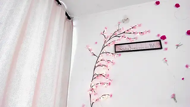 Snapshot of NicoRobinx chatting on April 8, 2026, 12:17 pm NicoRobinx online show from April 8, 2026, 12:17 pm