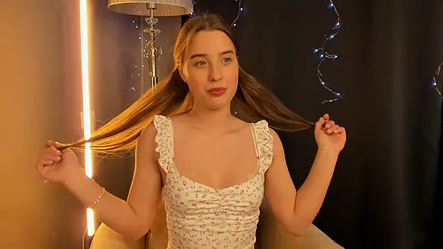 Snapshot of NightGloss chatting on February 13, 2026, 1:11 pm NightGloss online show from February 13, 2026, 1:11 pm