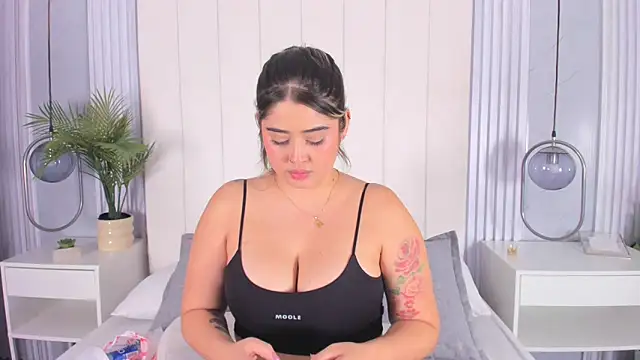 Snapshot of AlannaFoxx chatting on February 23, 2026, 8:53 pm AlannaFoxx online show from February 23, 2026, 8:53 pm