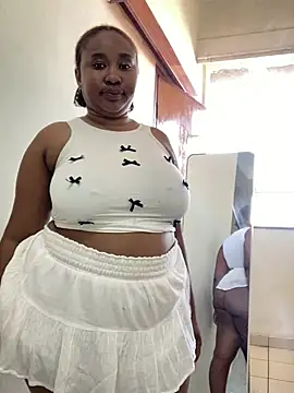 MeekyCurvyAss online show from May 6, 2026, 1:26 pm