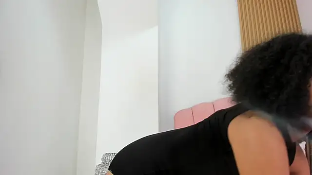 Snapshot of lara_spaark chatting on February 24, 2026, 7:26 pm lara spaark online show from February 24, 2026, 7:26 pm