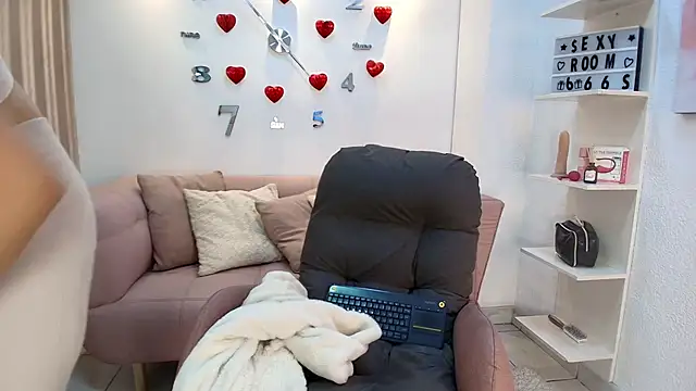 Snapshot of Luna_Millers chatting on March 4, 2026, 3:58 am Luna Millers online show from March 4, 2026, 3:58 am