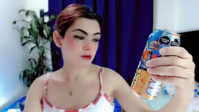NathalialLooes online show from July 13, 2026, 9:52 am