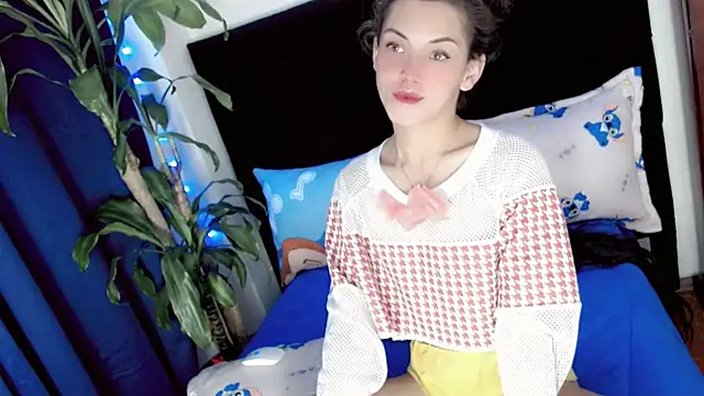 NathalialLooes online show from July 22, 2026, 3:03 pm