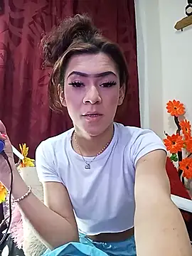 NathalialLooes online show from June 15, 2026, 6:51 pm