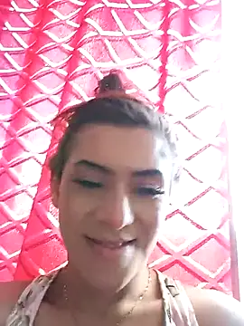 NathalialLooes online show from June 12, 2026, 9:23 pm