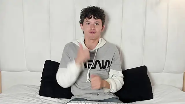 Snapshot of David_Roy_ chatting on February 18, 2026, 12:45 pm David Roy online show from February 18, 2026, 12:45 pm