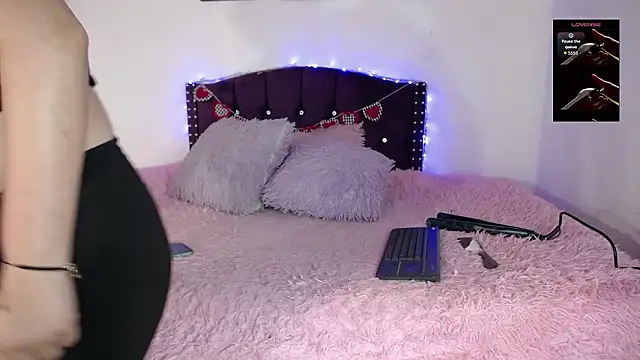 Snapshot of sienna_rose_pym chatting on February 13, 2026, 12:05 pm sienna rose pym online show from February 13, 2026, 12:05 pm