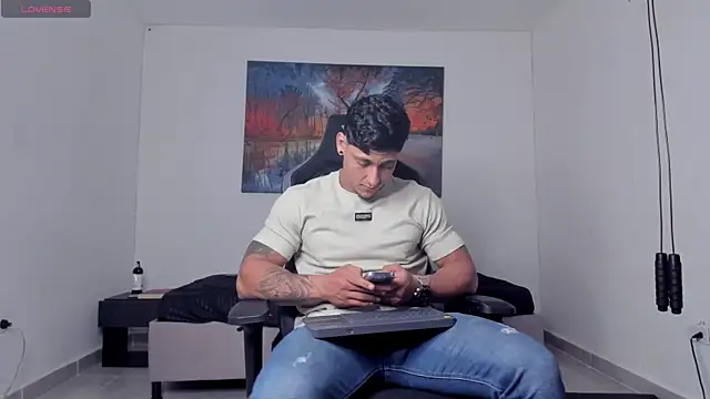 Snapshot of ryanwhite3 chatting on April 10, 2026, 11:23 pm ryanwhite3 online show from April 10, 2026, 11:23 pm