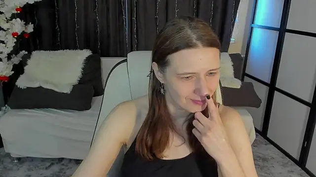 Snapshot of Kathrine_Meyer chatting on April 7, 2026, 2:13 am Kathrine Meyer online show from April 7, 2026, 2:13 am