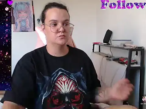 lunatigre4 online show from July 21, 2026, 6:53 pm