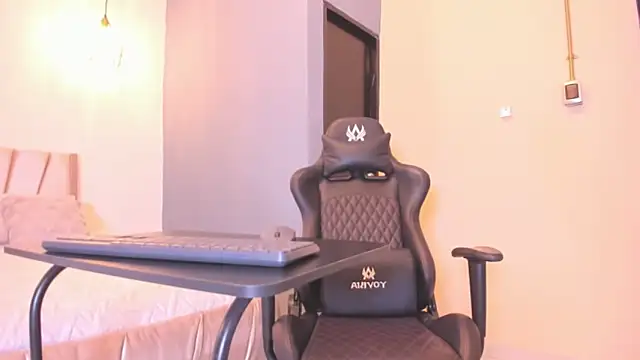 Becca hill  online show from February 14, 2026, 12:05 pm