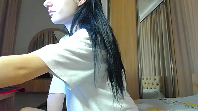 Lesyalisss online show from May 14, 2026, 10:40 pm