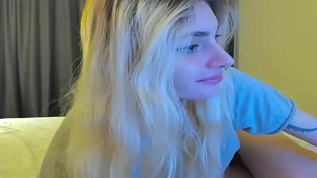 Snapshot of Lesyalisss chatting on March 17, 2026, 7:06 pm Lesyalisss online show from March 17, 2026, 7:06 pm