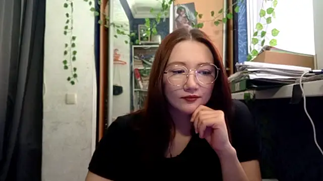 PhoebePalmer online show from April 10, 2026, 2:57 pm