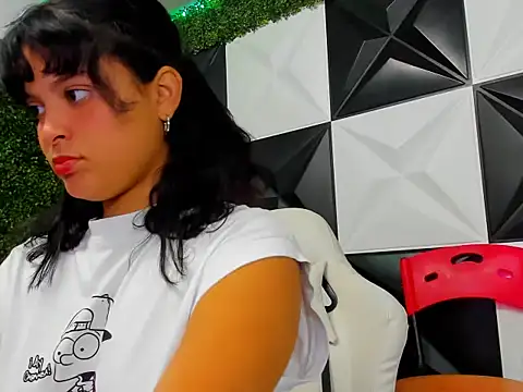 Andrea girlx online show from February 11, 2026, 3:01 pm