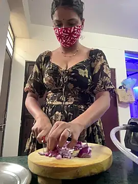 kavyababy00 online show from February 18, 2026, 6:22 am