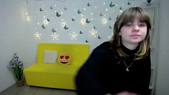 Snapshot of AnnaWest_ chatting on February 18, 2026, 8:44 am AnnaWest online show from February 18, 2026, 8:44 am