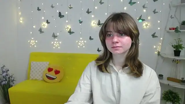 Snapshot of AnnaWest_ chatting on March 4, 2026, 6:32 am AnnaWest online show from March 4, 2026, 6:32 am