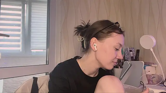 Snapshot of KimberleyBarfield chatting on April 14, 2026, 3:06 pm KimberleyBarfield online show from April 14, 2026, 3:06 pm