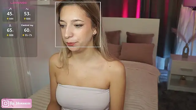 Snapshot of LilaaBlossom chatting on February 15, 2026, 4:39 pm LilaaBlossom online show from February 15, 2026, 4:39 pm