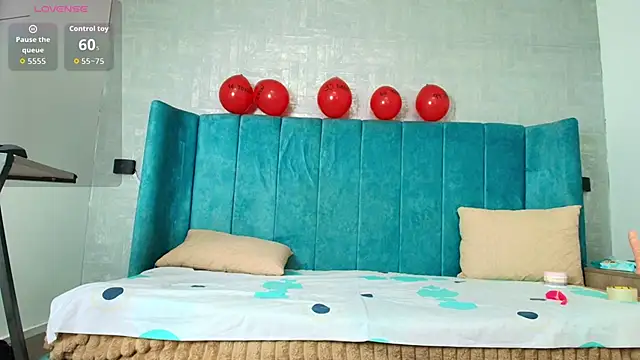 Snapshot of dulcenena_moon chatting on February 14, 2026, 7:25 pm dulcenena moon online show from February 14, 2026, 7:25 pm