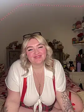 Snapshot of TwoWayT_xx chatting on February 12, 2026, 11:26 pm TwoWayT xx online show from February 12, 2026, 11:26 pm