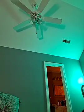 Snapshot of TrndSettr chatting on February 9, 2026, 10:52 pm TrndSettr online show from February 9, 2026, 10:52 pm