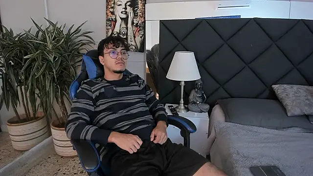 Snapshot of kai_storn chatting on March 19, 2026, 11:32 am kai storn online show from March 19, 2026, 11:32 am