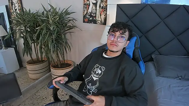 Snapshot of kai_storn chatting on March 6, 2026, 11:27 am kai storn online show from March 6, 2026, 11:27 am