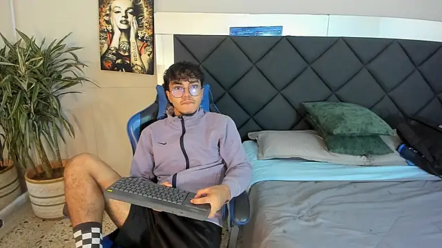 Snapshot of kai_storn chatting on March 10, 2026, 11:14 am kai storn online show from March 10, 2026, 11:14 am