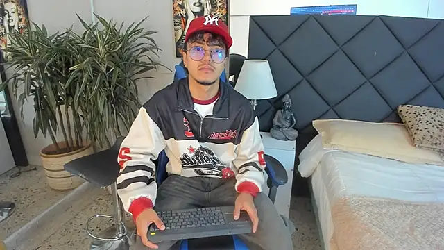 Snapshot of kai_storn chatting on March 15, 2026, 11:28 am kai storn online show from March 15, 2026, 11:28 am