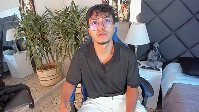 Snapshot of kai_storn chatting on April 4, 2026, 11:28 am kai storn online show from April 4, 2026, 11:28 am