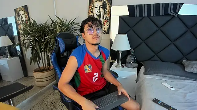 Snapshot of kai_storn chatting on March 24, 2026, 11:21 am kai storn online show from March 24, 2026, 11:21 am